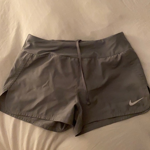 grey nike shorts - Picture 1 of 3